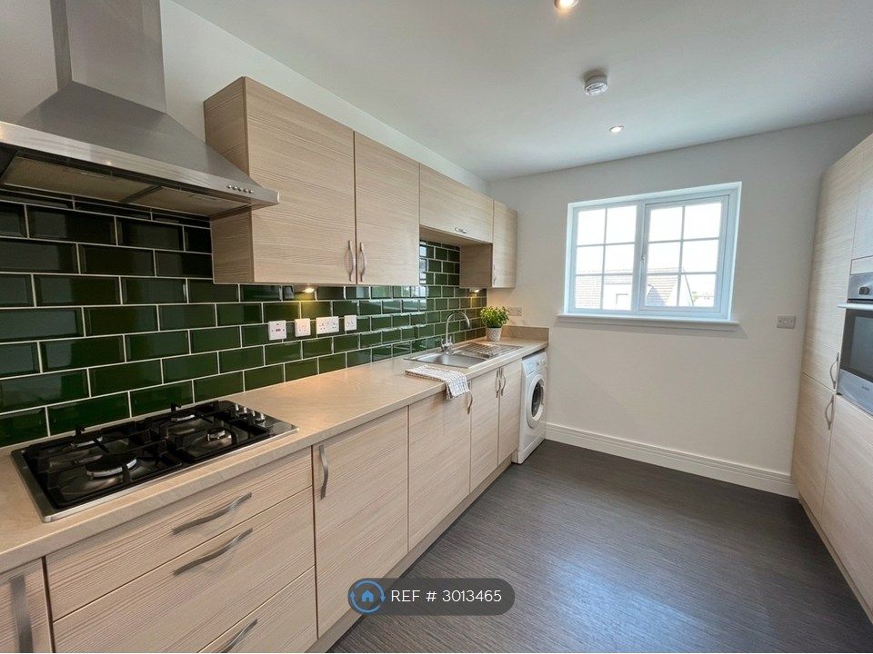 Property photo 3 of 10 Kitchen