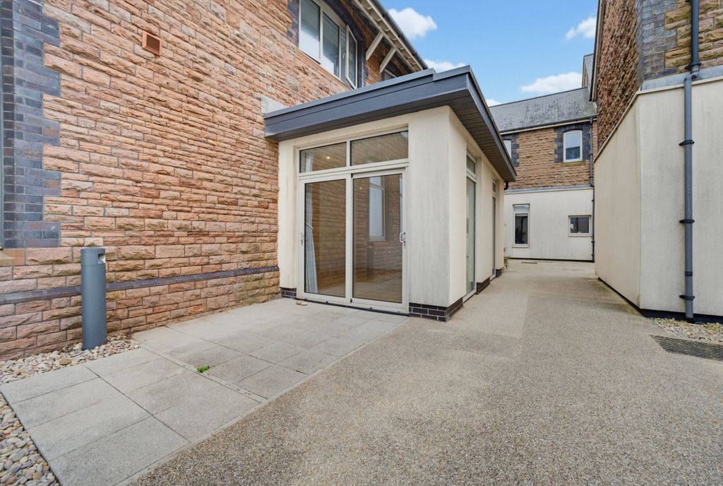 Property photo 3 of 34