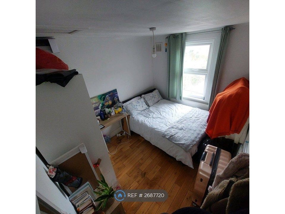 Property photo 1 of 6 Double Bedroom