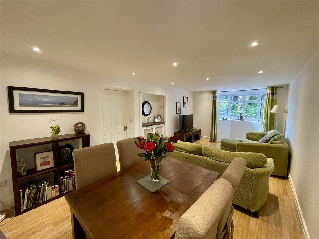 Property photo 2 of 48 Sitting Room