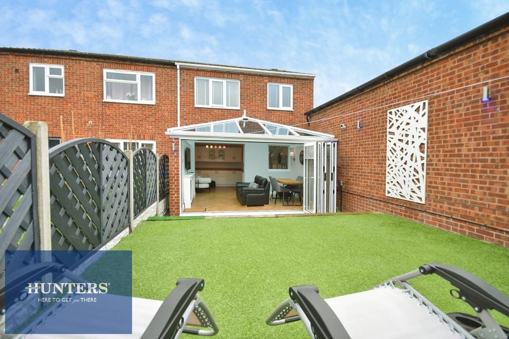 Property photo 2 of 20 Rear Garden 03.Jpg