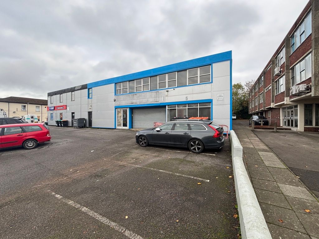 Property photo 1 of 8 Photo 6