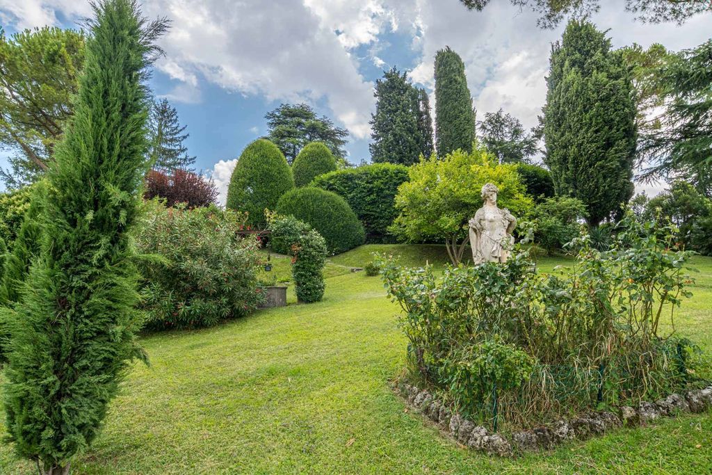 Property photo 1 of 39