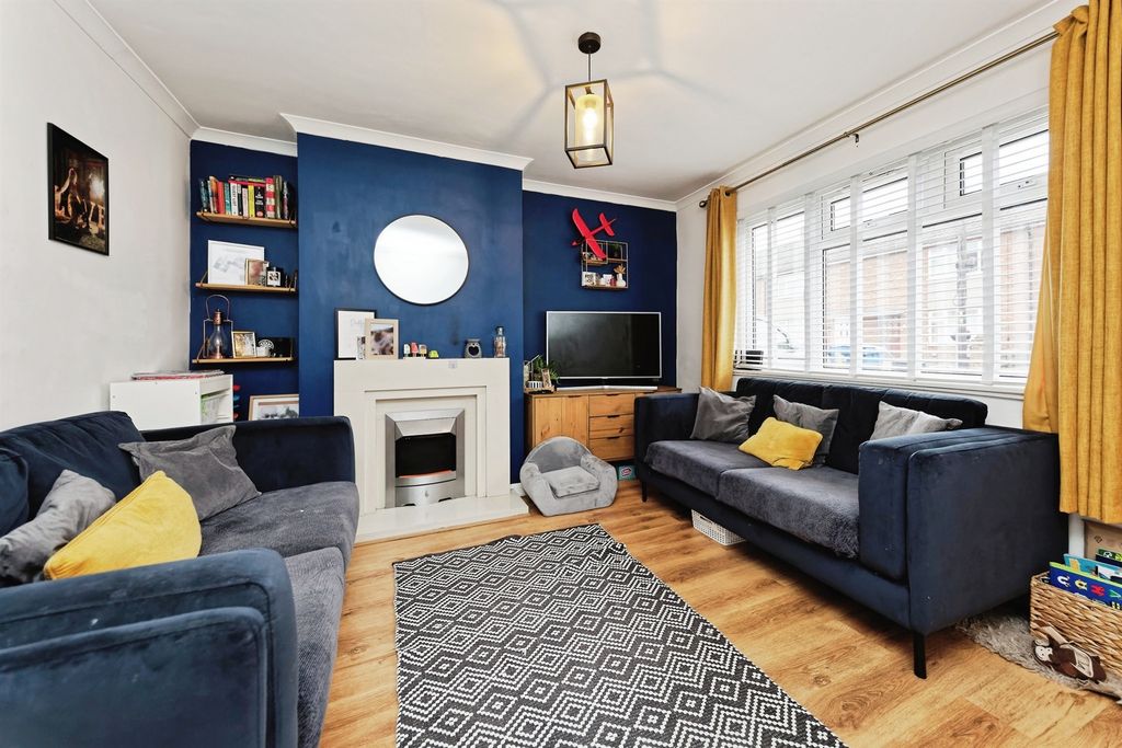 Property photo 2 of 9