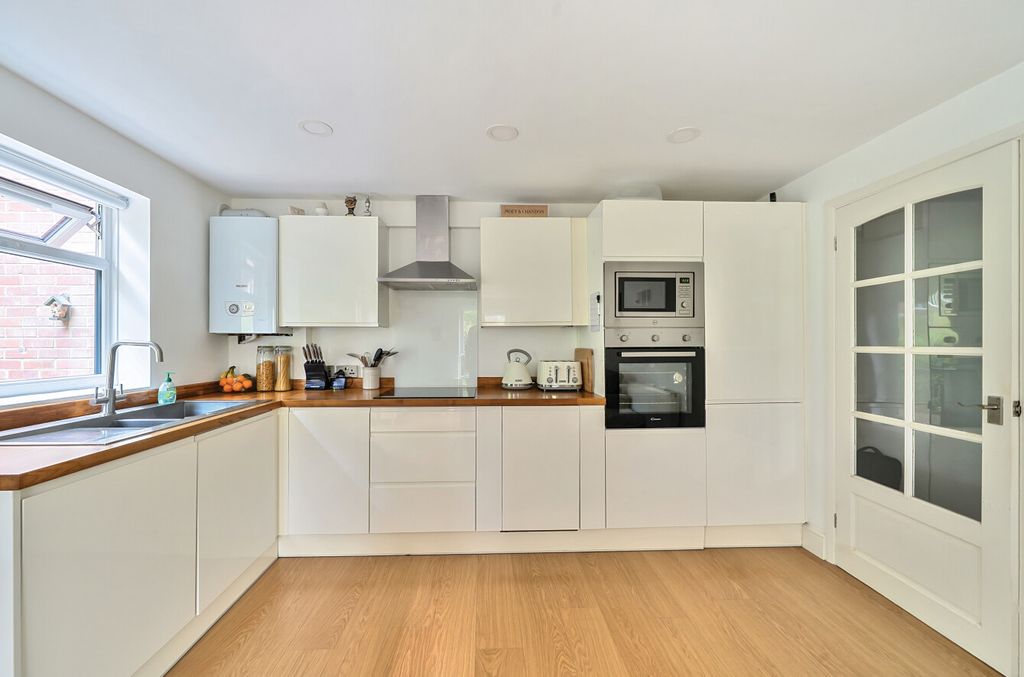 Property photo 2 of 20 1324714-12-6874c4...