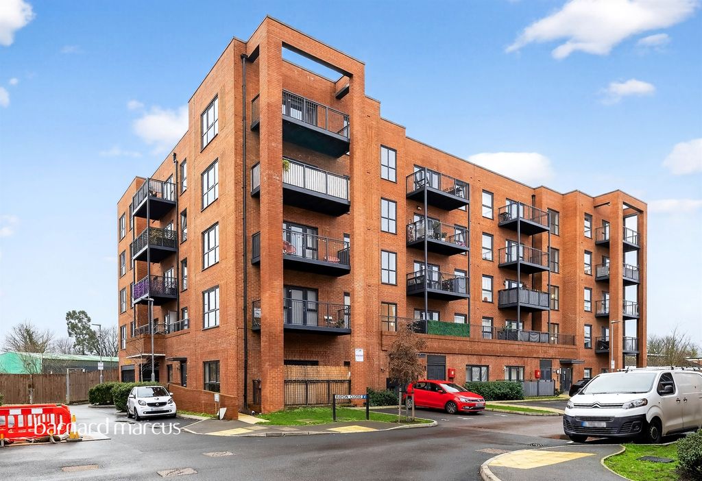 Property photo 1 of 11