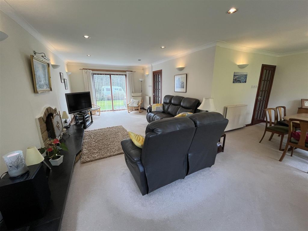 Property photo 2 of 29 Lounge/Dining Room