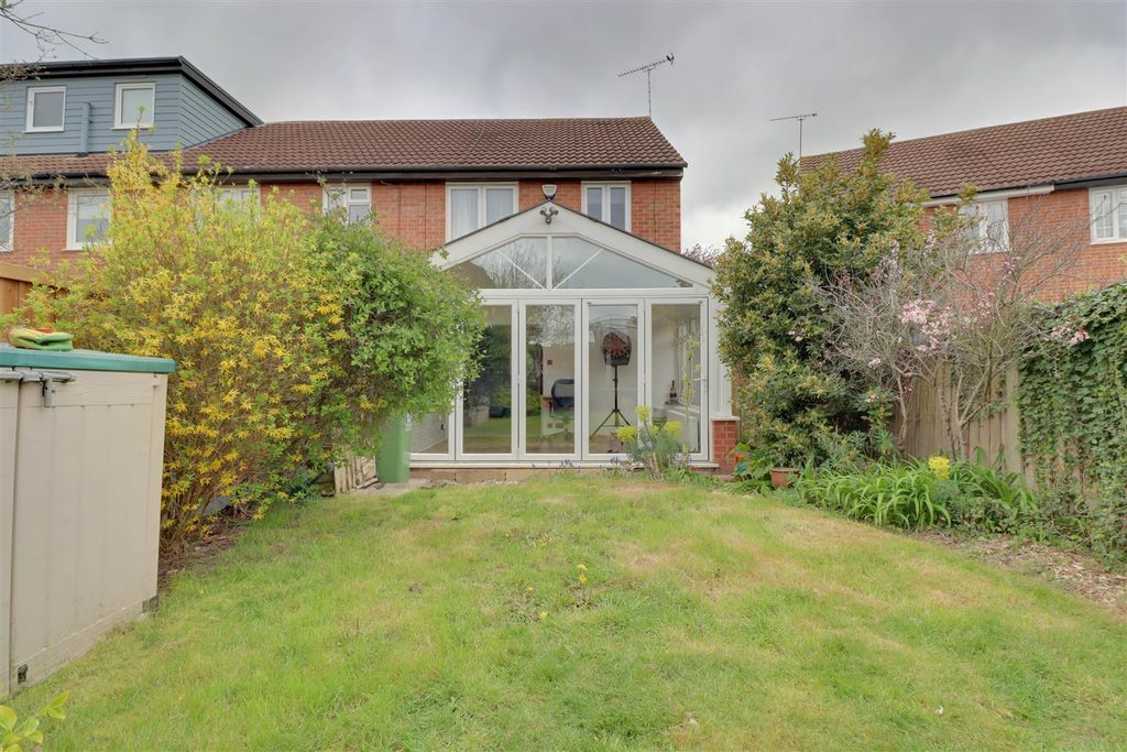 Property photo 1 of 17 58 Roding Way-16.Jpg