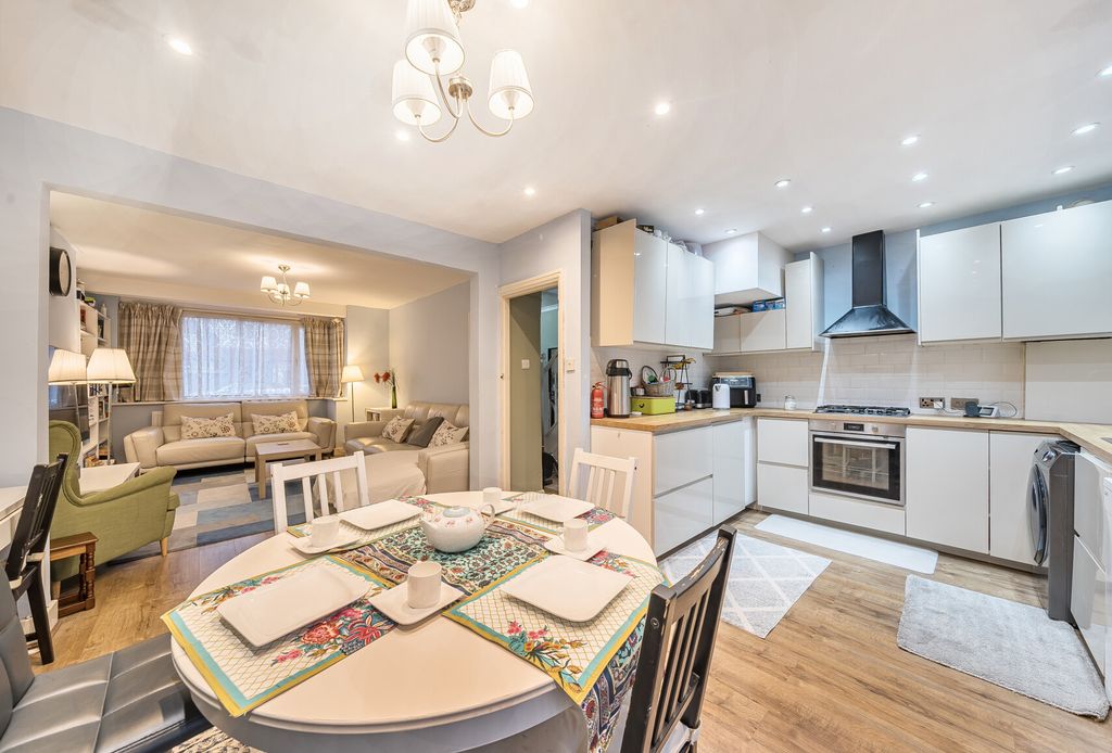 Property photo 2 of 26 1362489-12-68E93d...