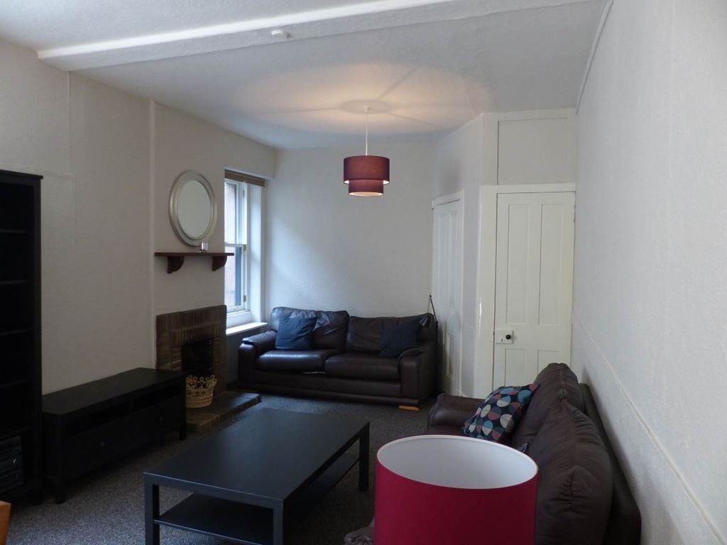 Property photo 3 of 10 Living