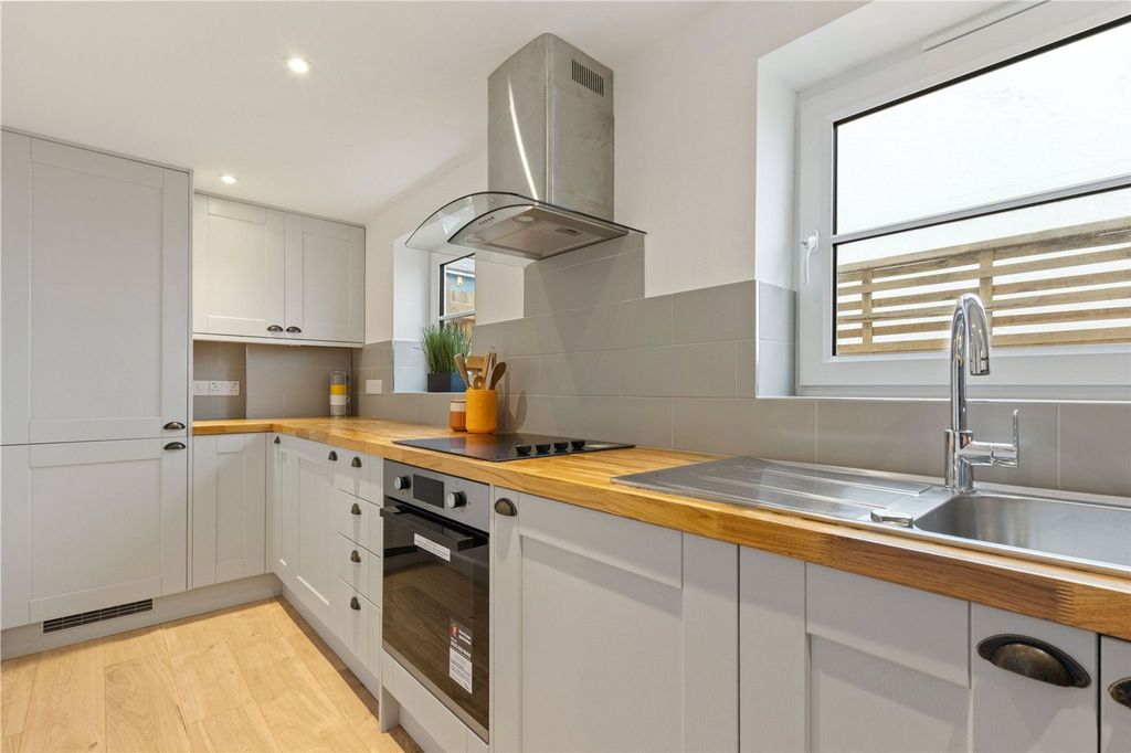 Property photo 3 of 15 Kitchen