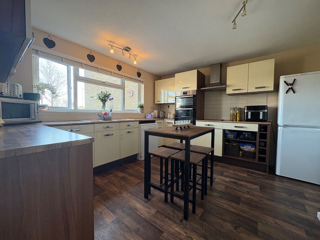 Property photo 3 of 20 4002594