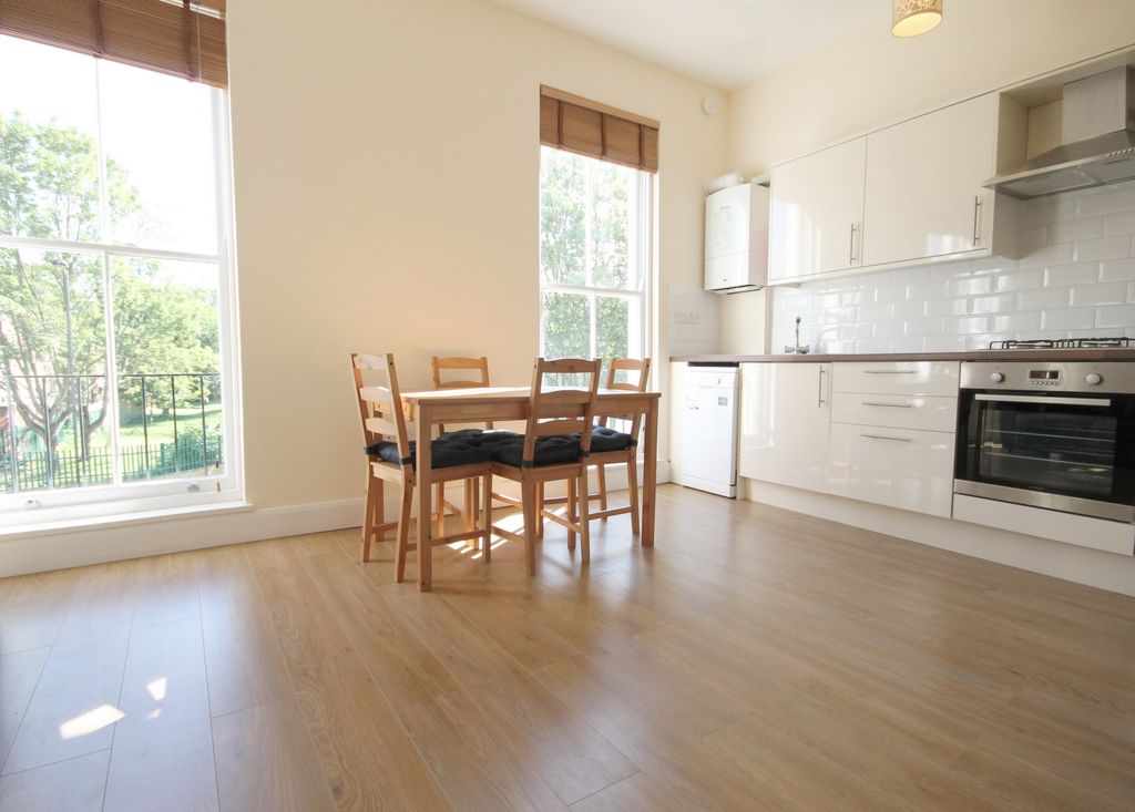 Property photo 3 of 7 Kitchen