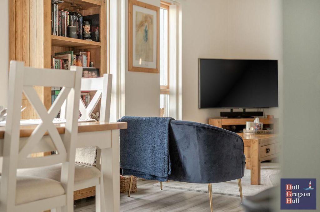 Property photo 2 of 21 6A2c60c8-7E46-44E8-Aa59-7Ca14dc485Da.Jpg