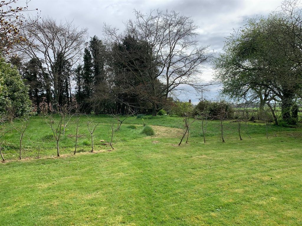 Property photo 3 of 32 1. Garden Main.Jpg