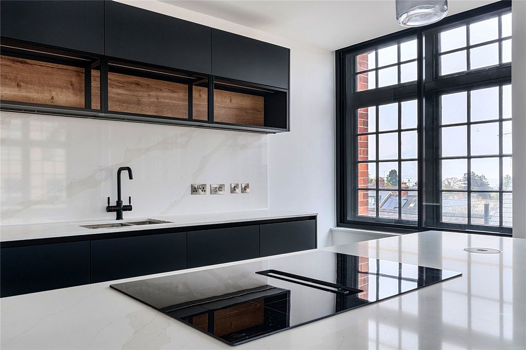 Property photo 3 of 9 Kitchen