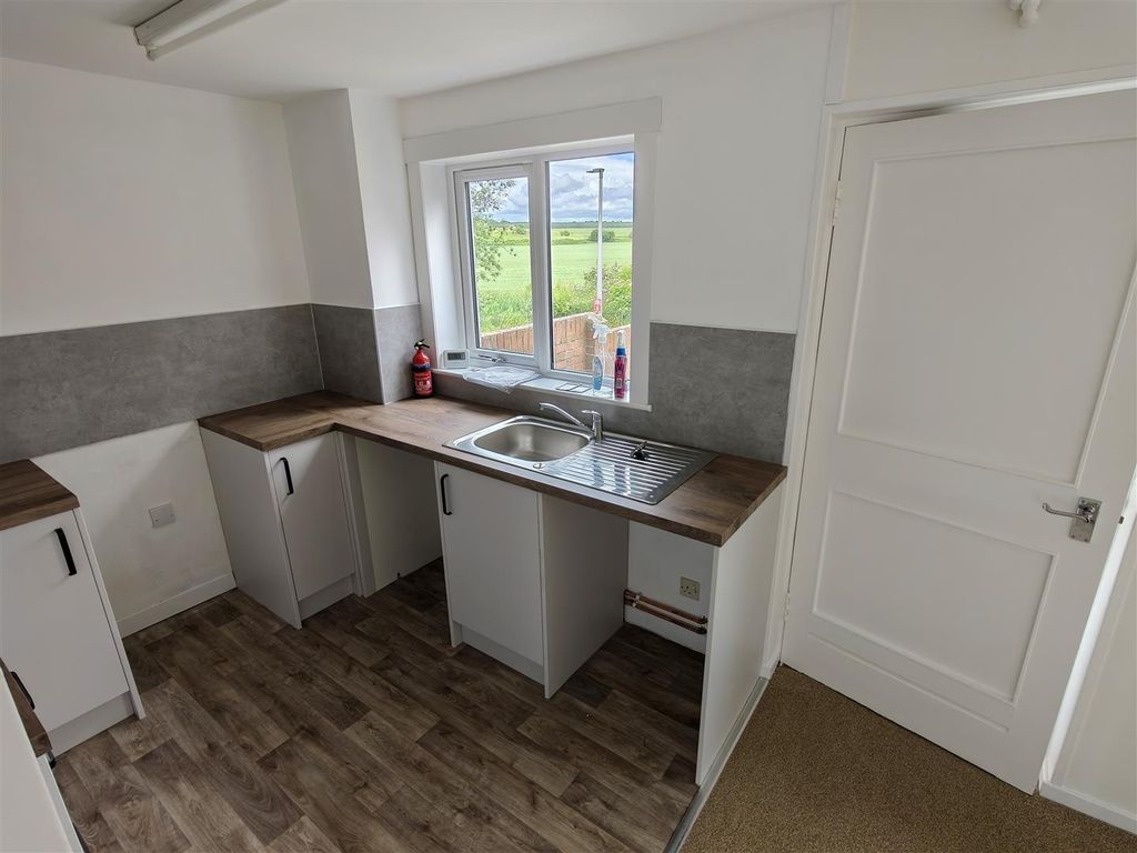 Property photo 3 of 10 06_Kitchen.Jpg