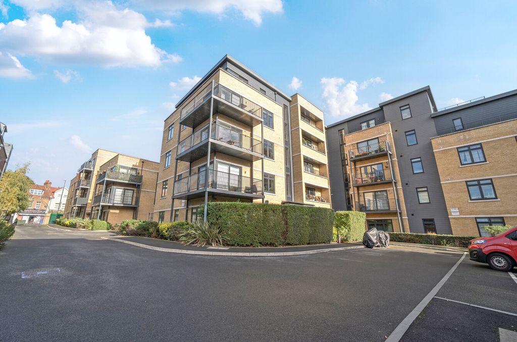 Property photo 1 of 8 1356832-1-6900955...