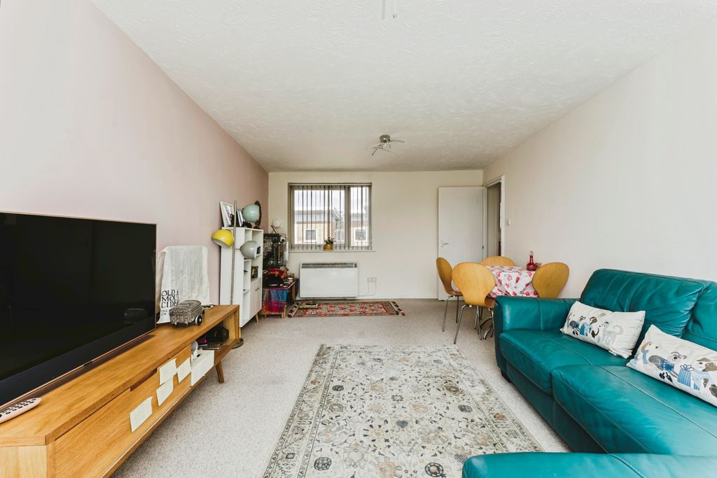Property photo 3 of 20