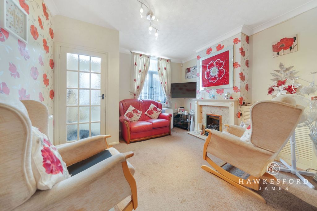 Property photo 3 of 12 Gibson Street, Sittingbourne - Lounge