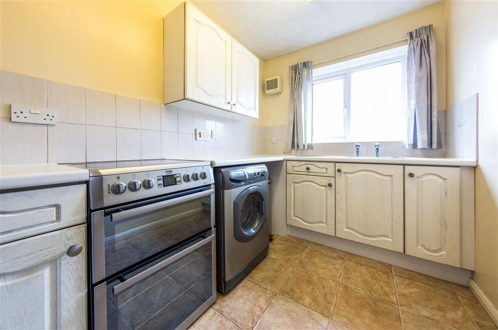 Property photo 3 of 8 Kitchen