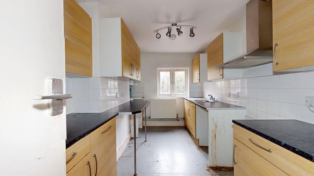 Property photo 2 of 16 152 Grantley Street, Bethnal Green, London, E1 4BT