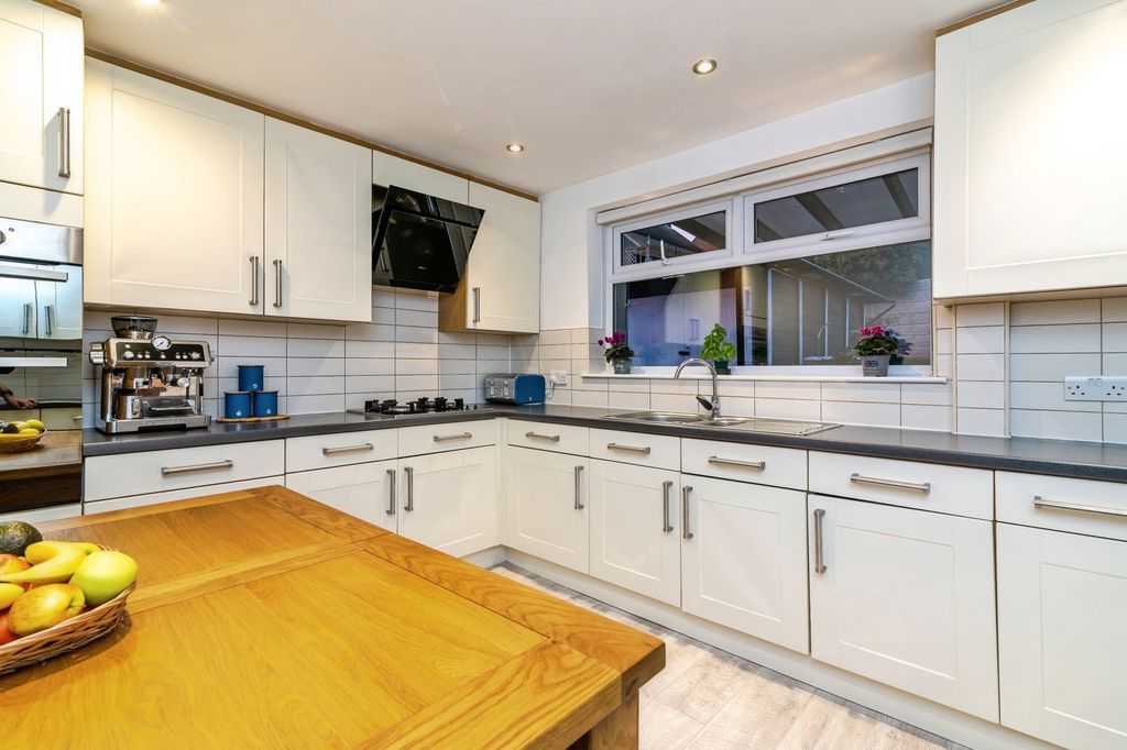 Property photo 3 of 17 Photo