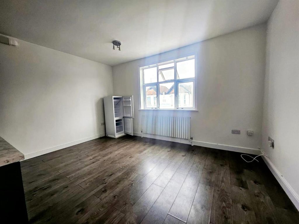 Property photo 3 of 7 Front 2.Jpg