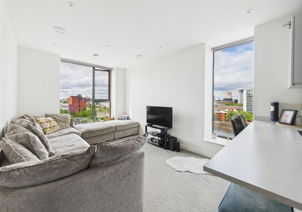 Property photo 3 of 17 Cam01231G0-Pr0109-Still002.Jpg