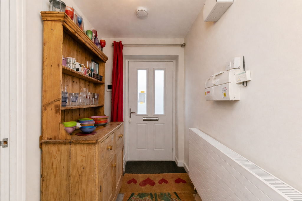 Property photo 2 of 16 Hallway