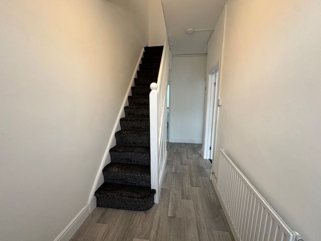 Property photo 2 of 11 Entrance Hall