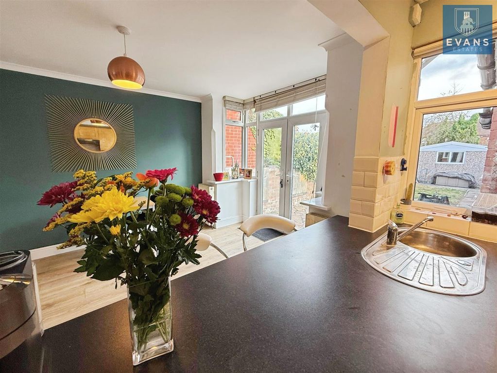 Property photo 3 of 18 Kitchen Diner