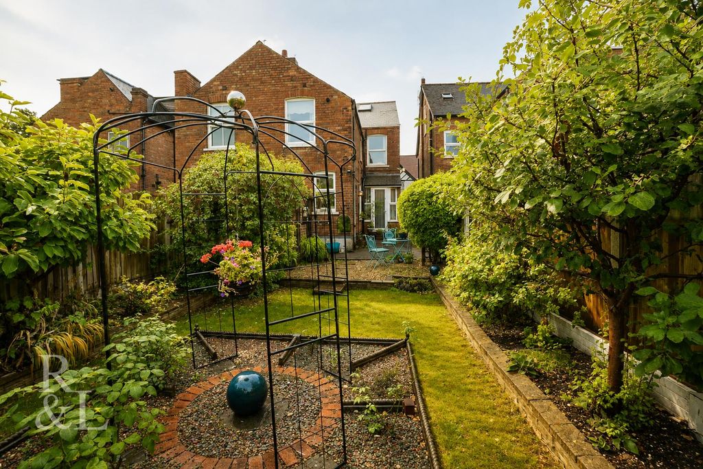 Property photo 2 of 23 700d86E7-6Dec-410E-8575-3E73665Fb53c.Png