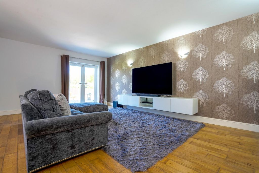 Property photo 2 of 10 Living Room