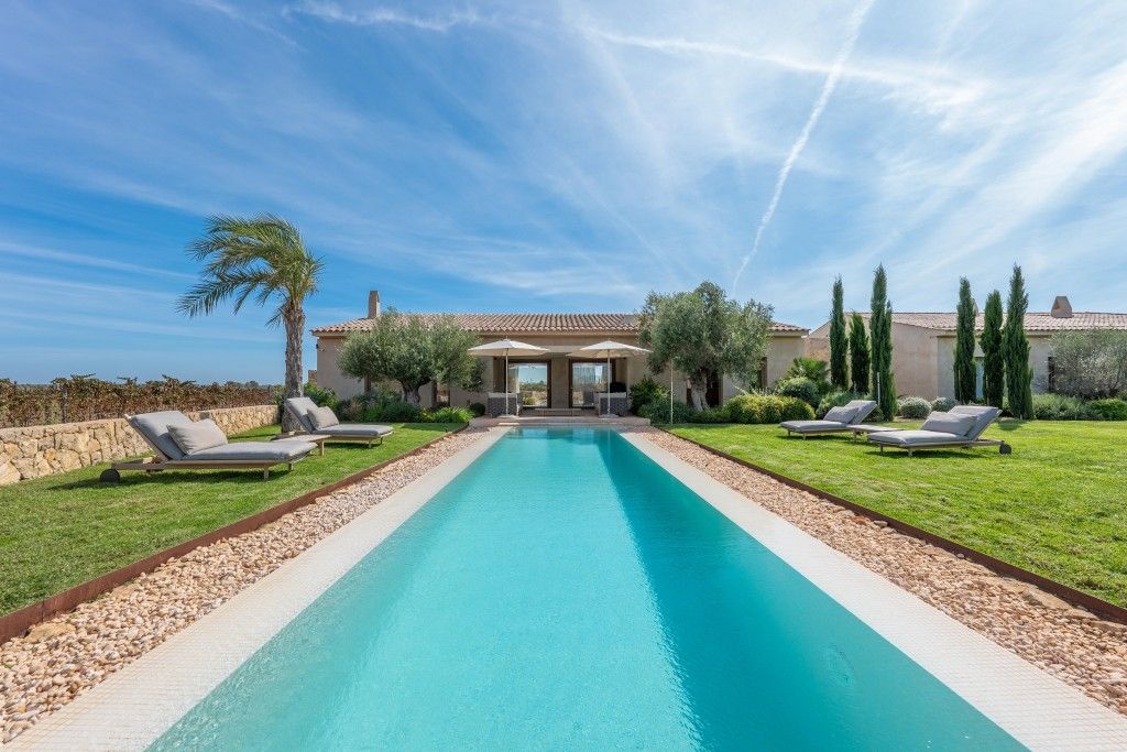 Property photo 3 of 20 Pool And Exterior (1)