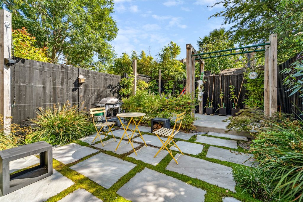 Property photo 1 of 12 Garden