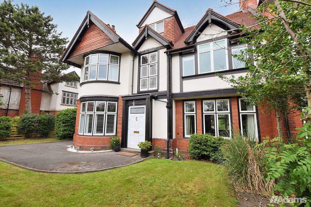 Property photo 3 of 44