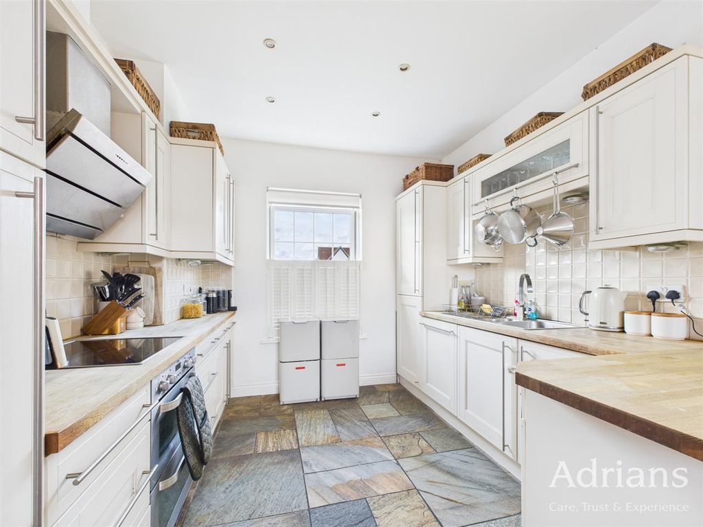 Property photo 3 of 28