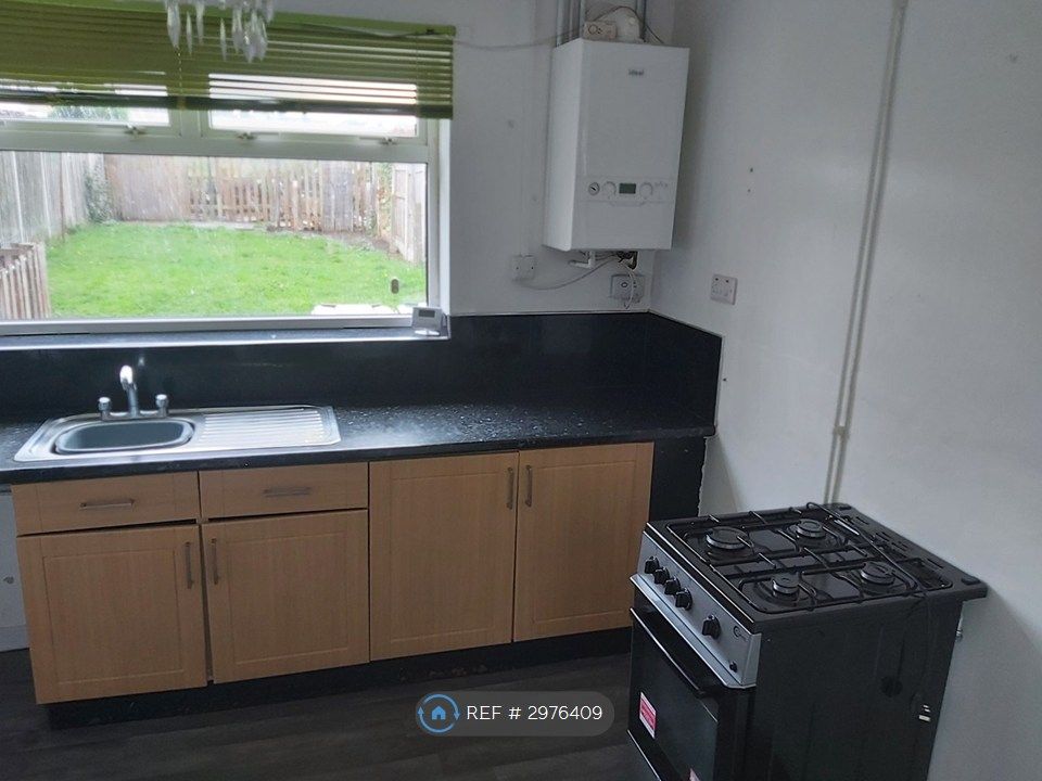 Property photo 3 of 11 Kitchen
