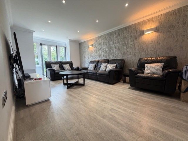 Property photo 2 of 13 Wendover 1