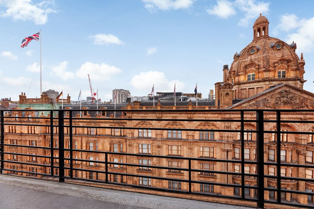 Property photo 2 of 8 Princes Court