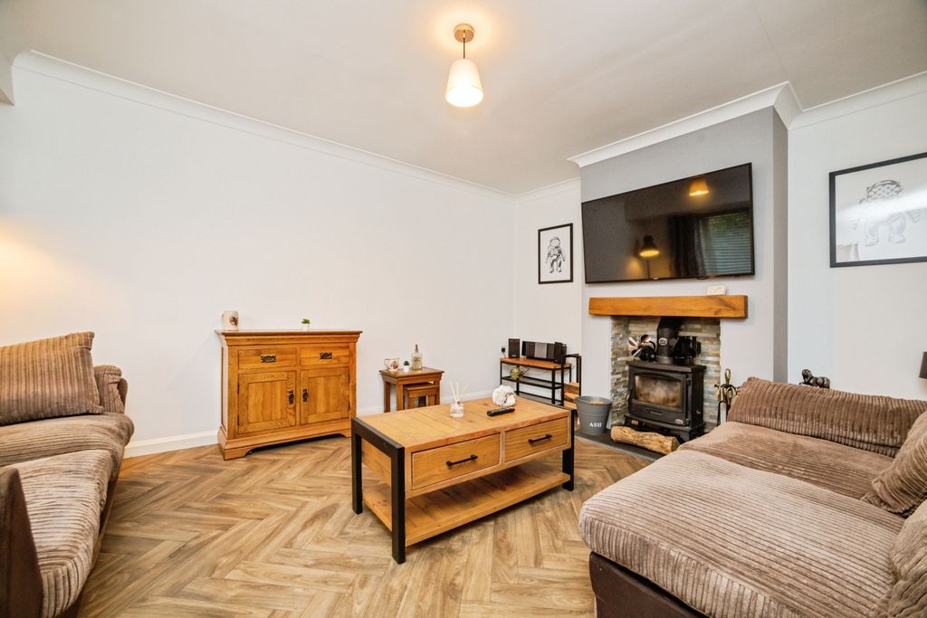 Property photo 3 of 15 Lounge