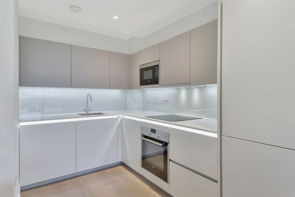 Property photo 2 of 7 Kitchen