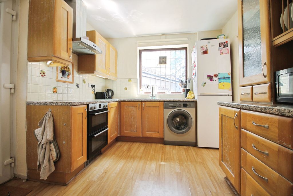 Property photo 3 of 20 Kitchen