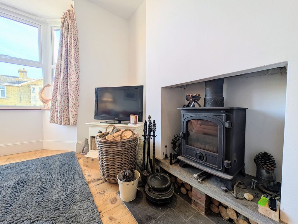 Property photo 3 of 28