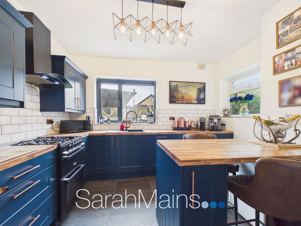 Property photo 3 of 17 Kitchen