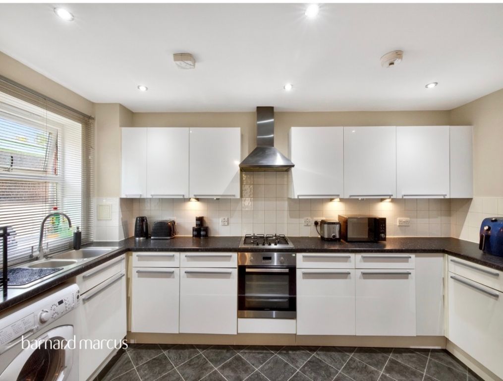 Property photo 1 of 11 Reception/Kitchen