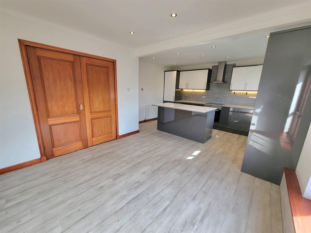 Property photo 3 of 23 Knm0091Glel Dining Kitchen.Jpeg
