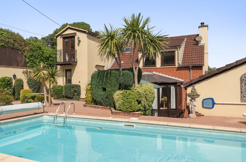 Property photo 2 of 16 Swimming Pool