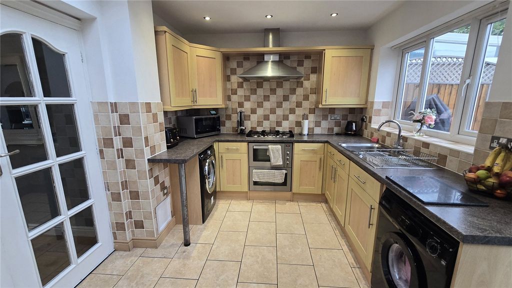 Property photo 3 of 23 Picture No. 17